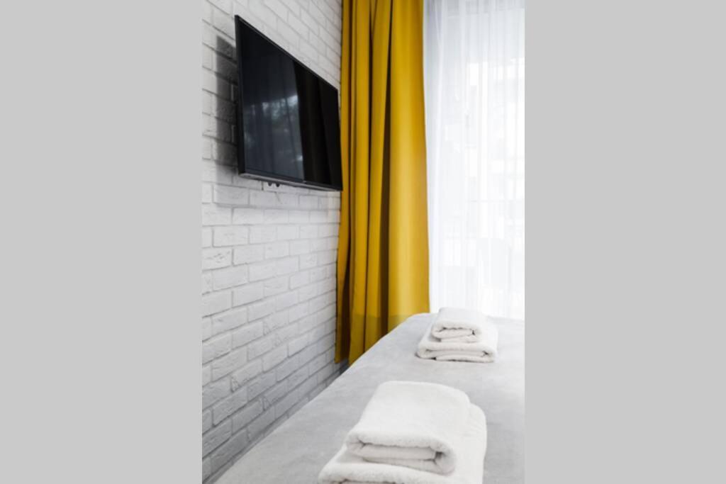 Househost Apartment: Miodowa 42/8A Street Красков Екстериор снимка